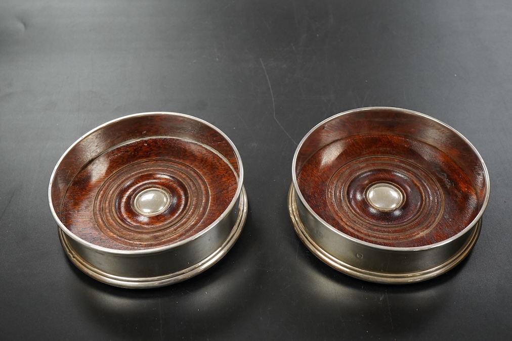 A George V silver three piece cruet set, weight approx. 7.16ozt